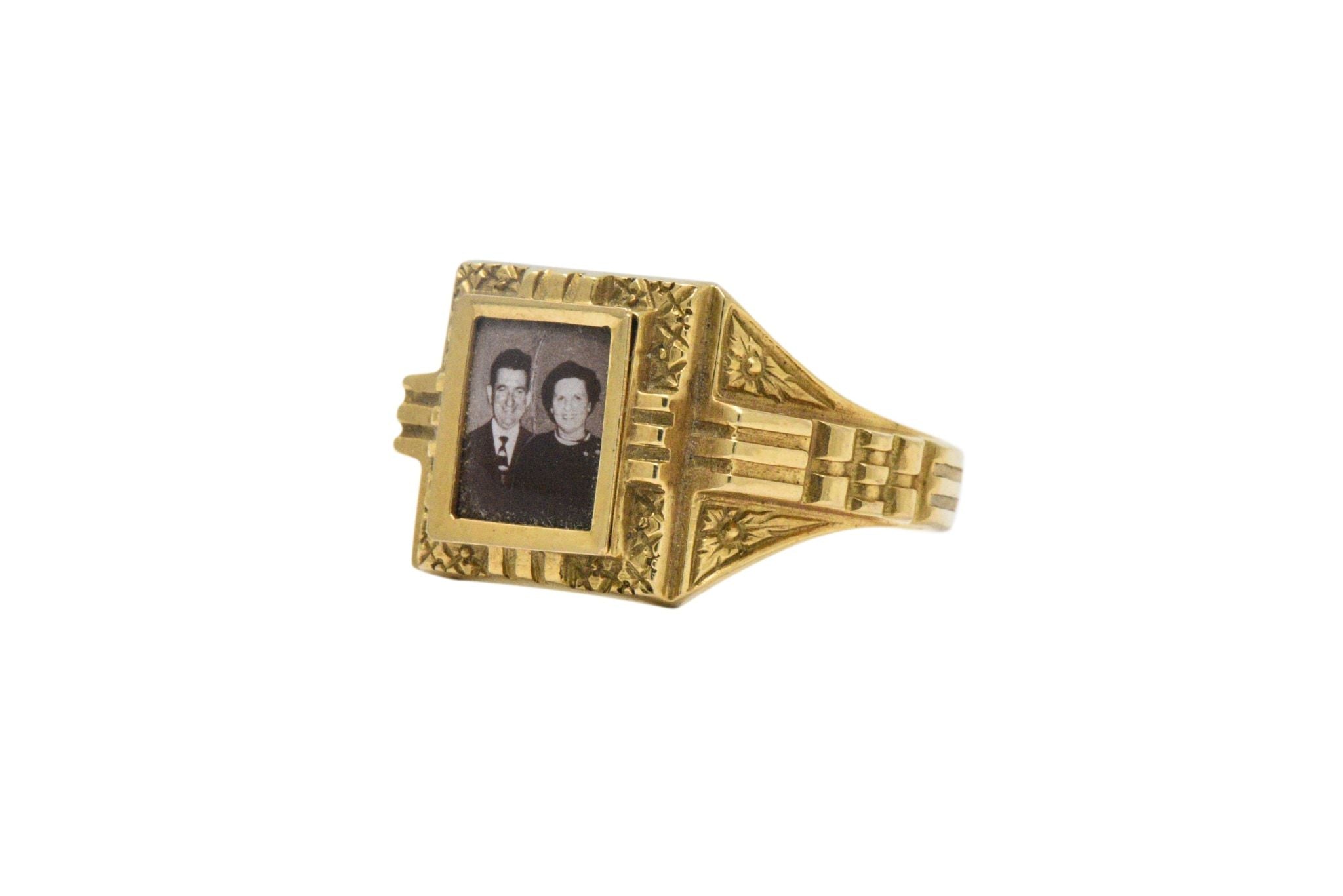 19 Karat Yellow Gold Portrait Frame Unisex / Men's Ring Mid - 19th Century Wilson's Estate Jewelry