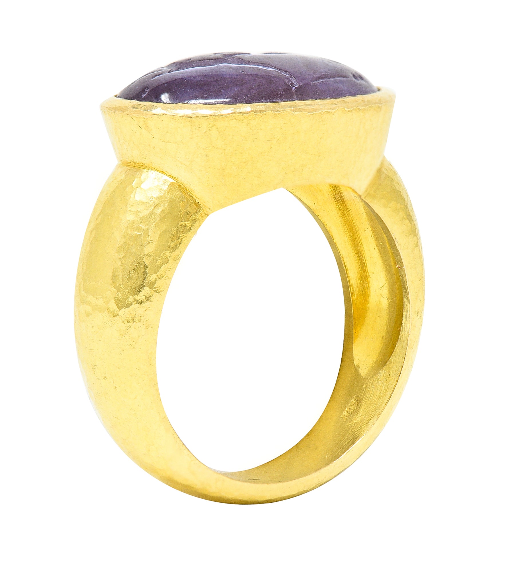 Elizabeth Locke Lavender Venetian Glass Mother-Of-Pearl 18 Karat Yellow Gold Lion & Gazelle Intaglio Vintage Signet Ring Wilson's Estate Jewelry