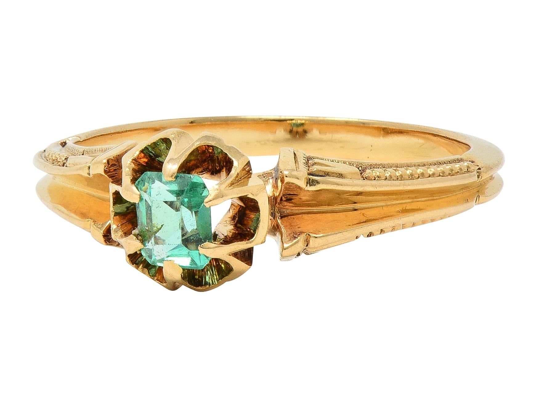 Victorian Emerald 18 Karat Yellow Gold Belcher Set Buttercup Antique Ring