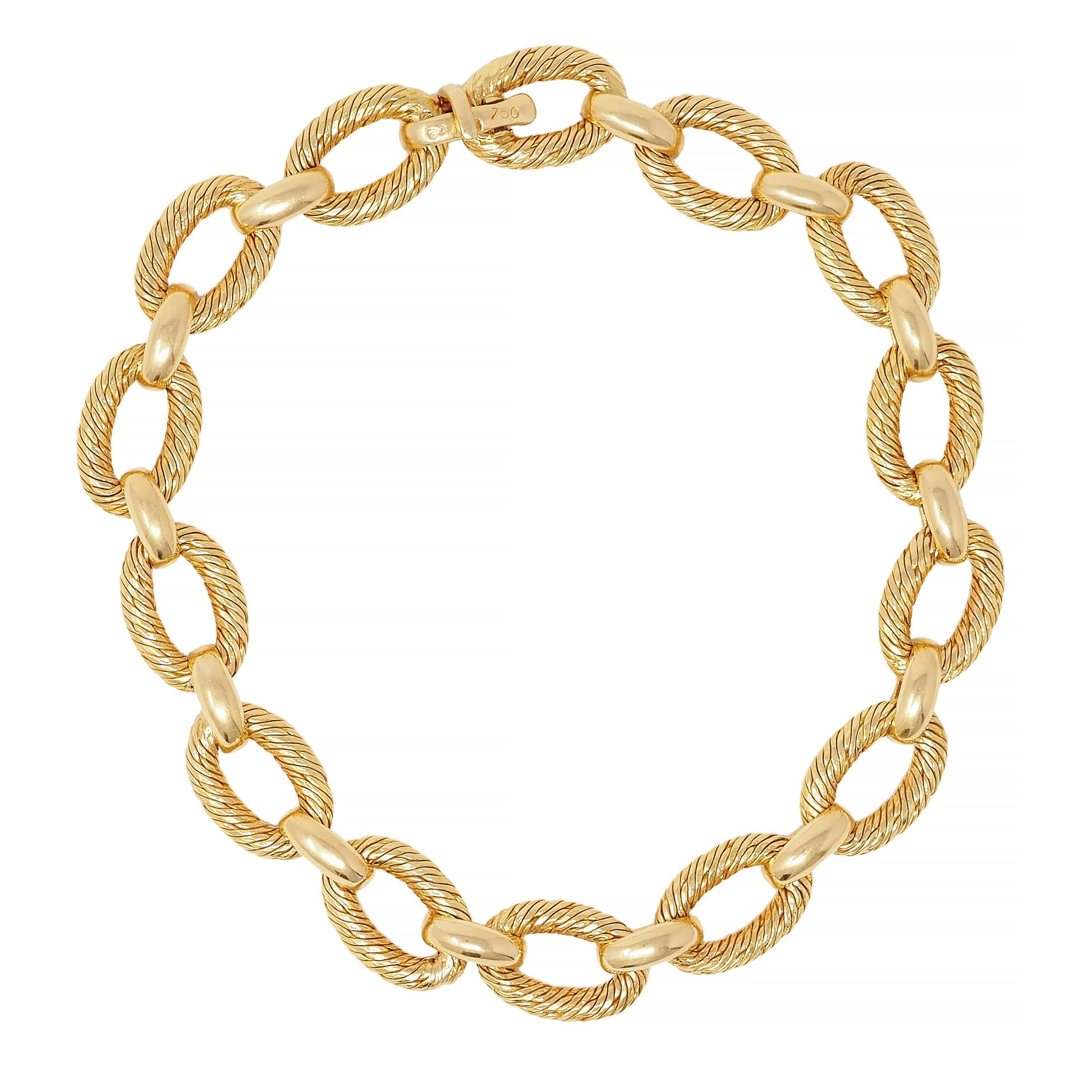 Tiffany French 1960s 18 Karat Yellow Gold Textured Vintage Oval Link Bracelet