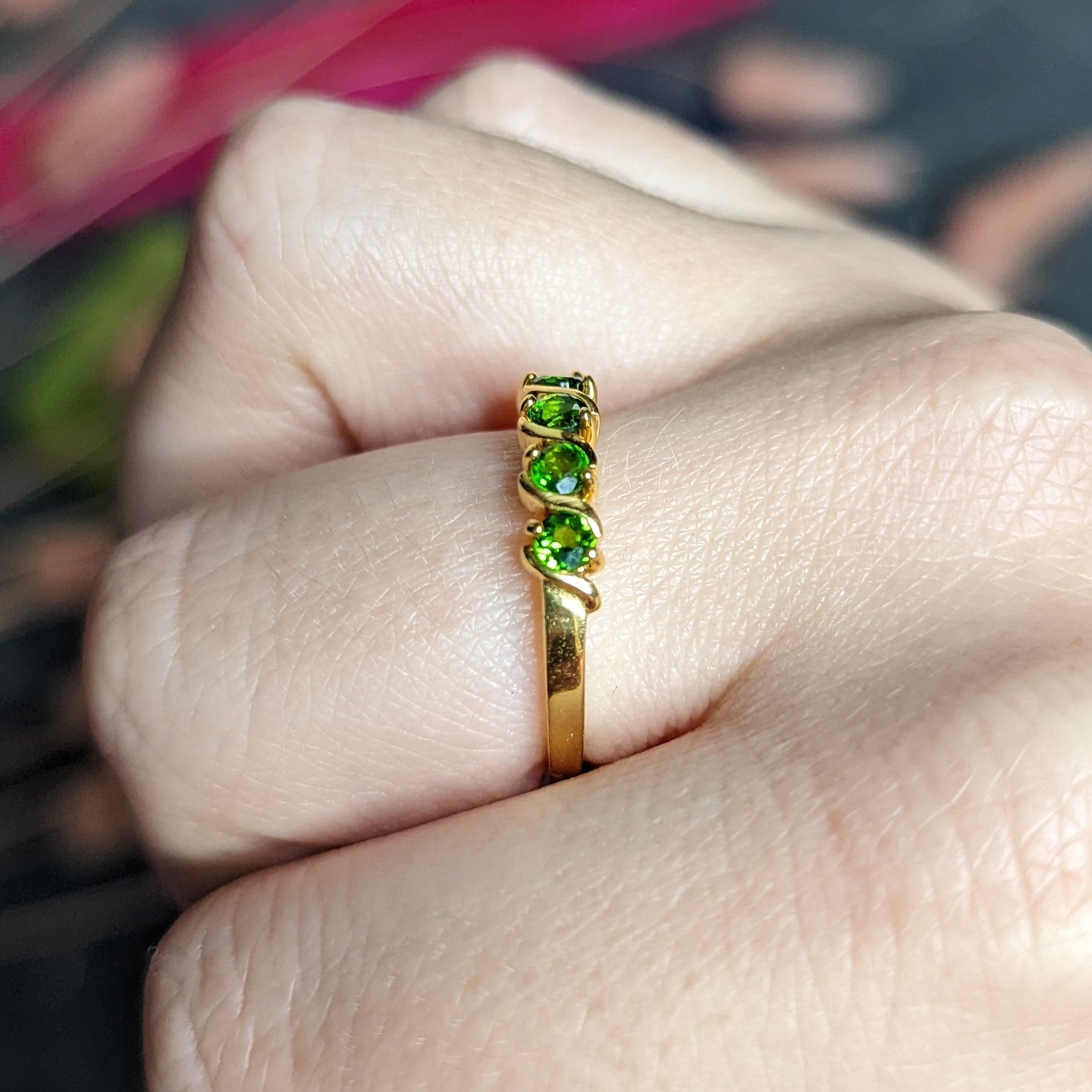 Vintage Tsavorite Garnet 14 Karat Yellow Gold Wave Band Ring Wilson's Estate Jewelry