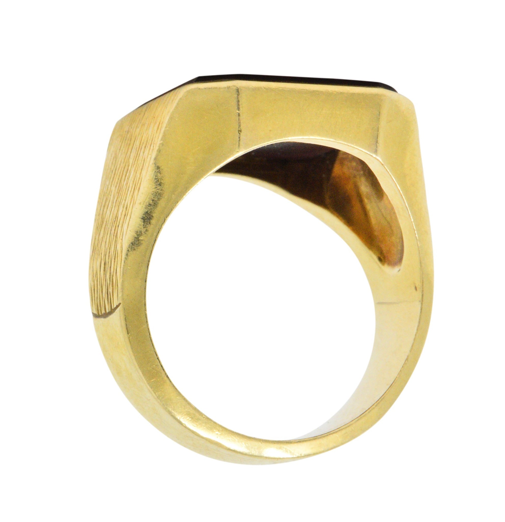 Exemplary Victorian Intaglio Carnelian 18 Karat Gold Men's Signet Ring Wilson's Estate Jewelry