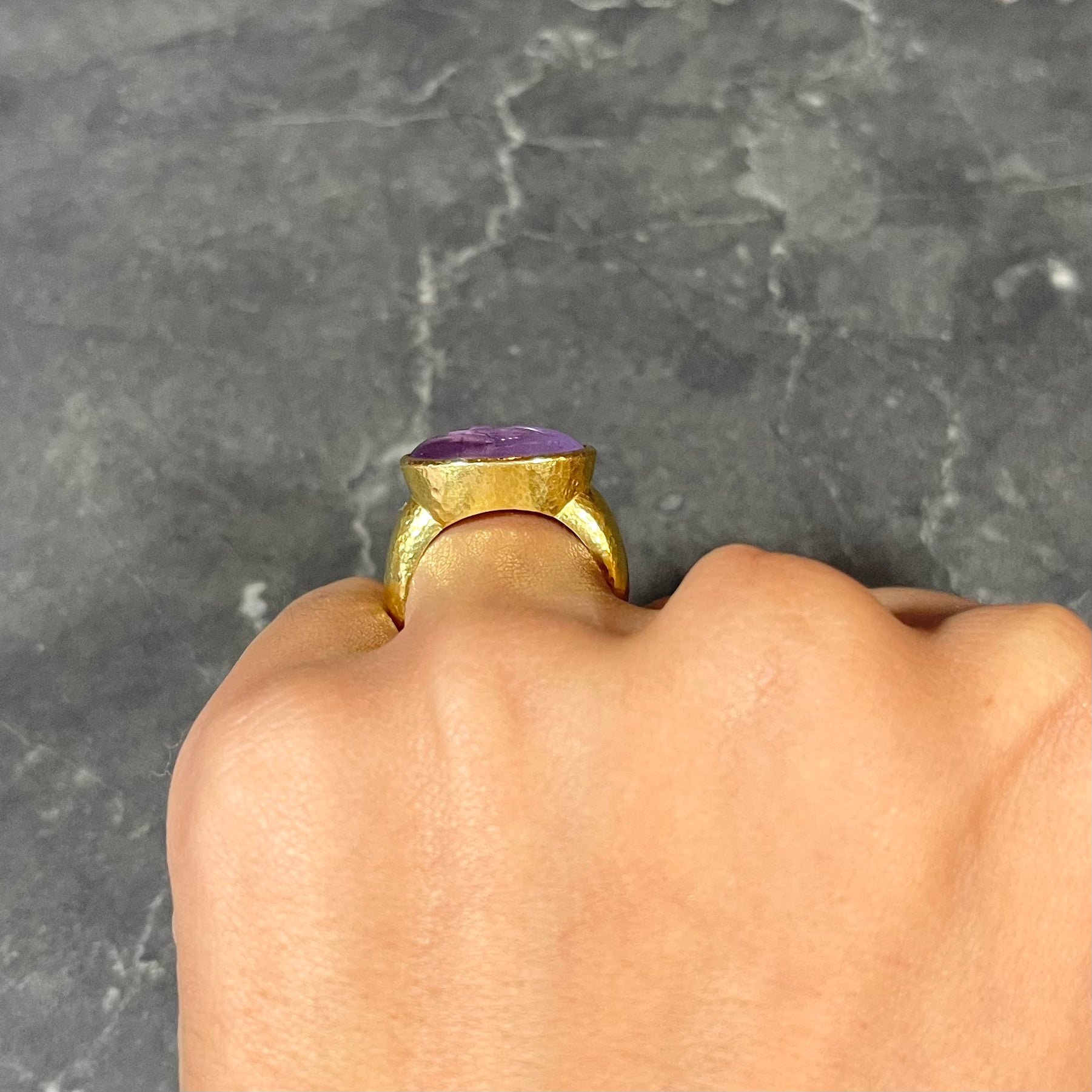 Elizabeth Locke Lavender Venetian Glass Mother-Of-Pearl 18 Karat Yellow Gold Lion & Gazelle Intaglio Vintage Signet Ring Wilson's Estate Jewelry